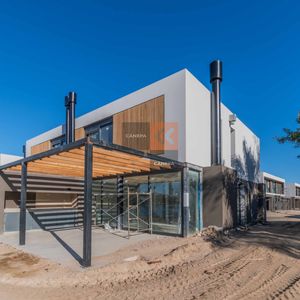 Venta Casa De 4 Dormitorios En Parque Miramar