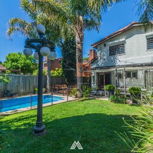 Venta Casa De 7 Dormitorios En Carrasco Con Barbacoa Y Piscina