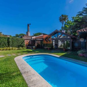 Venta Casa De 3 Dormitorios En Carrasco Con Barbacoa Y Piscina