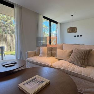 Exclusivo Departamento En Manantiales Con Jardin Propio