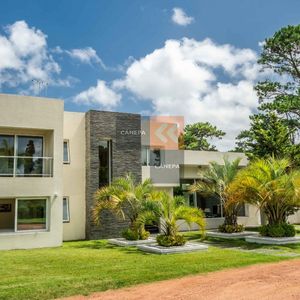 Casa En Parada 8 De La Mansa, En Barrio Privado, Cercano Al Shopping