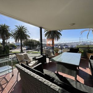 Casa En Alquiler Anual Con Vista Directa Al Puerto