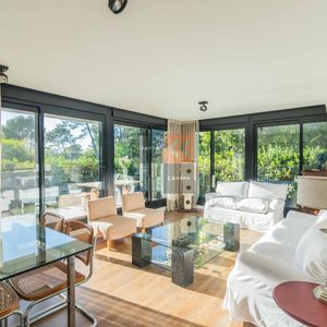 Venta Apartamento De 2 Dormitorios En Jardines De Carrasco + Jardín Con Parrillero