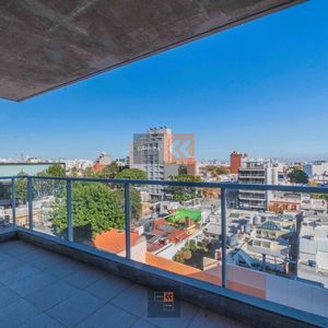 Edificio De Viviendas De 1 Y 2 Dormitorios Con Patio Verde.