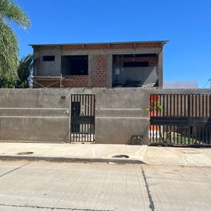 Casa En Venta De Dos Plantas Av. Cumavi 8vo Y 9no Anillo 