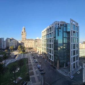 Venta Oficina Con Renta Ciudad Vieja 4 Privados 2 Gges
