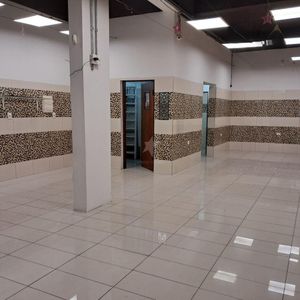 Alquiler Local Frente A Shopping Tres Cruces