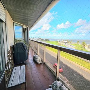 Venta Apto Pocitos 3 Dorm - 3 Baños - Terraza - 2 Gge- Servicio