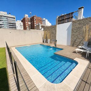 Venta Excelente Casa Punta Carretas, Fondo, Barbacoa, Piscina.