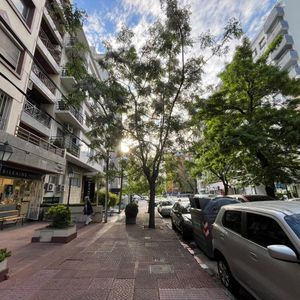 Venta Oficina Pocitos 3 Dorm, 2 Baños 3gge
