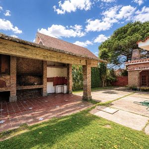Venta Casa Carrasco 4 Dormitorios - 2 Baños - Jardín - Fondo - Cocheras