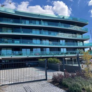 Venta De Apartamento 3 Dormitorios. Cochera. Amenities. Parque Miramar