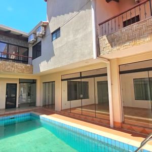 Inmueble # 763 Casa Sobre Avenida  Entre San Aurelio Y 3 Pasos Al Frente