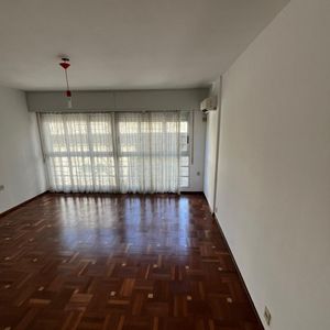 Apartamento 2 Dormitorios En Cordón 70 M², Luminoso.  – $35.000  Gaboto Esq18