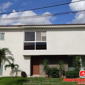 Hermosa Casa En Condominio En Alquiler