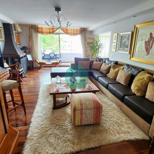 Venta De Hermosa, Sólida Y Luminosa Planta A Metros De La Rambla De Malvín