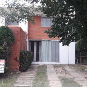 Casa Con Piscina En Alquiler Cond. Batos Del Urubo