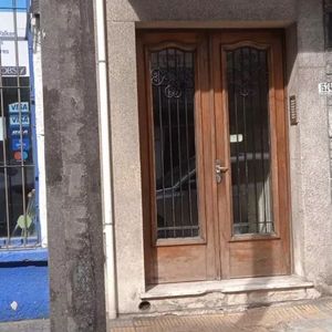 Venta En Tres Cruces, 2 Dorm. Piso 1 Por Esc. C/ Buena Iluminacion!