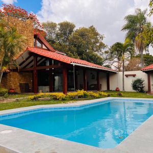 Amplia Casa En Alquiler Condominio Pirai