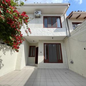 Hermosa Casa En Alquiler En La Avenida Santos Dumont 3er Y 4to Anillo