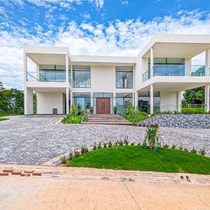 Casa De Lujo A Estrenar, Colinas Del Urubo Las Palmeras 