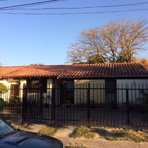 Casa En Venta De 3 Dormitorios, 396 Mt2 De Terreno