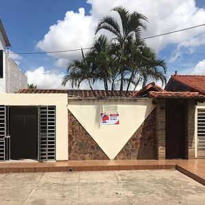 Zona Norte, En Venta Inmueble Con Negocio, Sobre Calle Transitada 