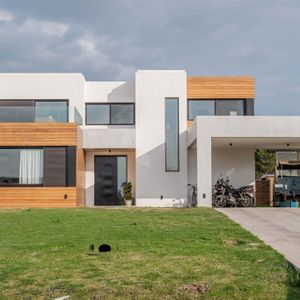 Moderna Casa Como Nueva En Lomas De Carrasco