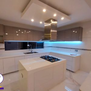 Casa En Venta, 3 Dormitorios En Cond Le Parc, Av Radial 26 5to Y 6to Anillo