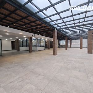 Amplio Local Comercial En La Heroínas Casi Ayacucho