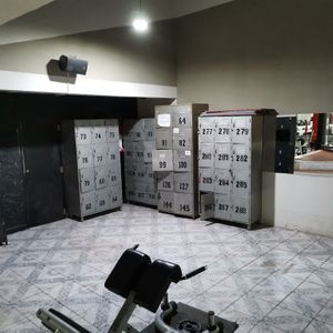 Edificio Con Galpon En Alquiler