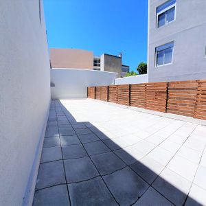 -apartamento 2 Dormitorio, Balcón Y Patio