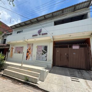 Casa Con Local Comercial En Venta