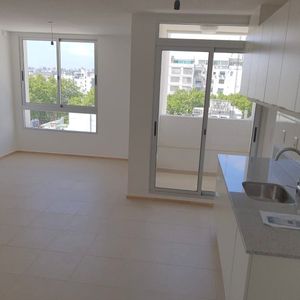 Cuareim Y Uruguay Piso Alto, Nuevo, Barbacoa Con Parrillero En El Edificio