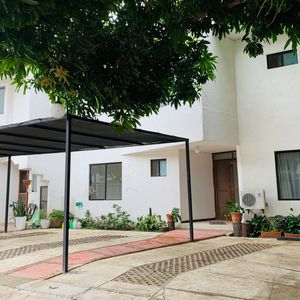 Casa En Imperdible Ubicación Dentro De Condominio.