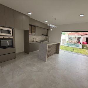 Casa De Lujo En Venta Con Piscina En Venta O Alquiler – Zona Oeste