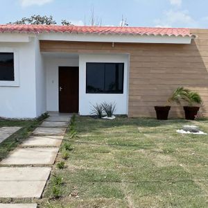 Linda Casa En Urb. San Jorge