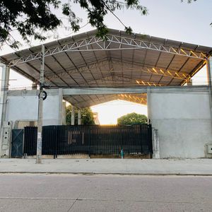 A Estrenar Amplio Tinglado   Alemana 5to. Anillo  510 M2.