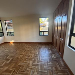 En Venta Bonita Casa De 4 Dormitorios En La Zona De Calacoto
