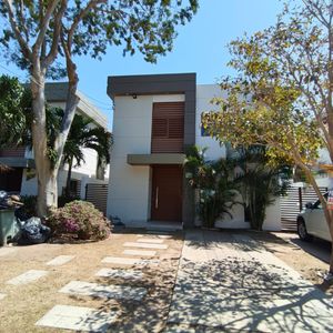 Casa Amoblada En Alquiler En Condominio Zona Norte