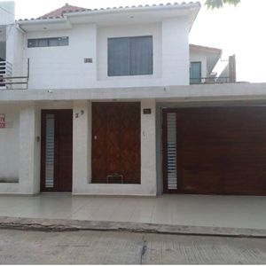 Casa Hermosa Y En Zona Tranquila Y Buena Plusvalía 