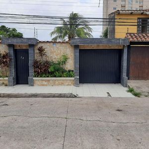 Vendo Casa En La Zona Norte  A 3 Cuadras Del Segundo Anillo Av. Alemana 