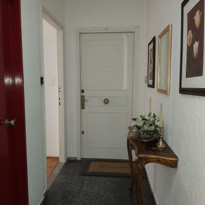 Apartamento Impecable Al Frente, Estratégicamente Ubicado Próximo A Parque Batlle. Muy Luminoso Y Recién Pintado.