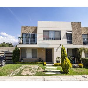 Casa En Venta En El Condominio El Lago Tiquipaya