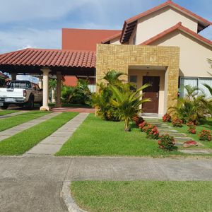 Hermosa Casa En Venta Con Piscina Y Cabaña En Santa Cruz De Las Colinas