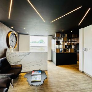 Amoblada Oficina En Alquiler! Zona Norte 5 Anillo En Cond.