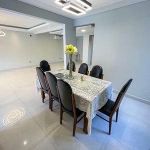 En Venta! Lujosa Casa De 5 Dormitorios En El Corazón De Equipetrol