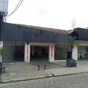 Alquiler Amplio Local Comercial Multifuncional Zona Norte