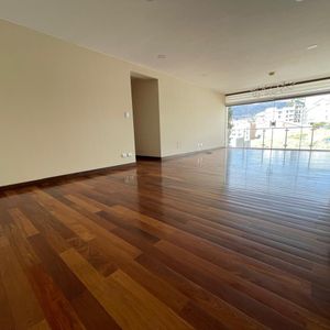 Departamento En Venta En Alto Calacoto Con Balcones