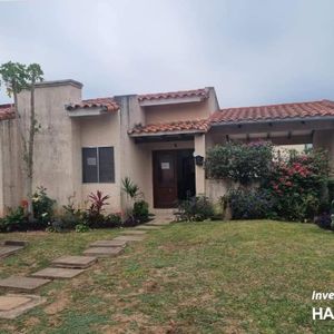 Casa En Venta En Esquina Zona Norte Al Frente De La Chonta "casa Club Norte"